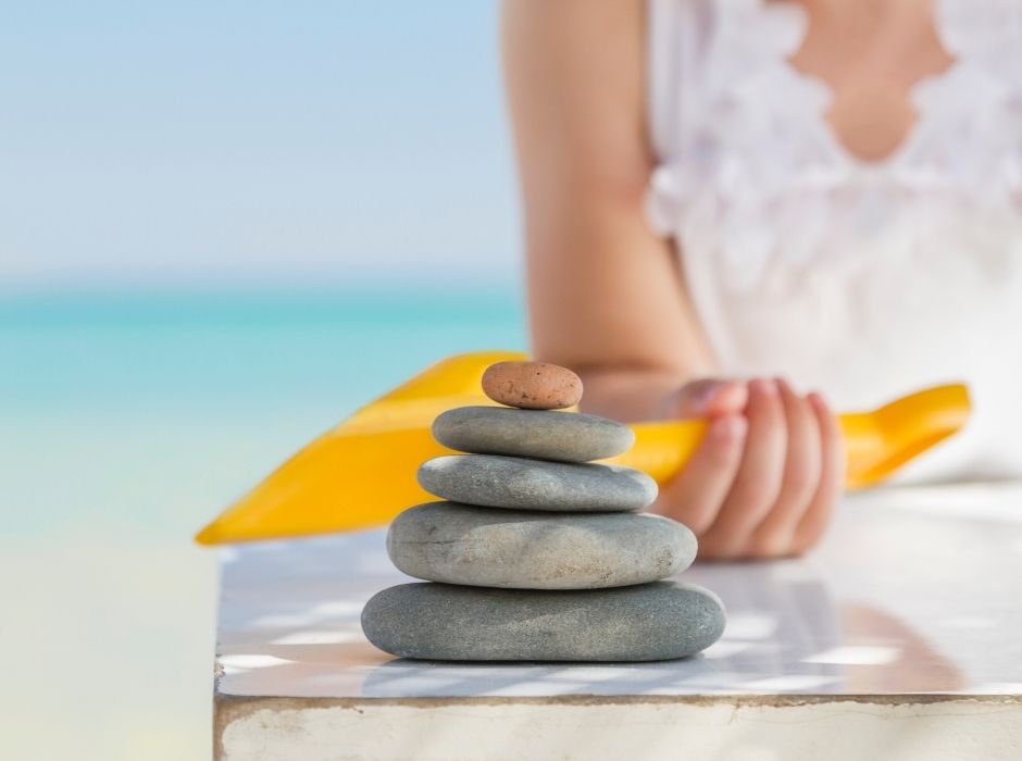 Games at the beach. Play with stones